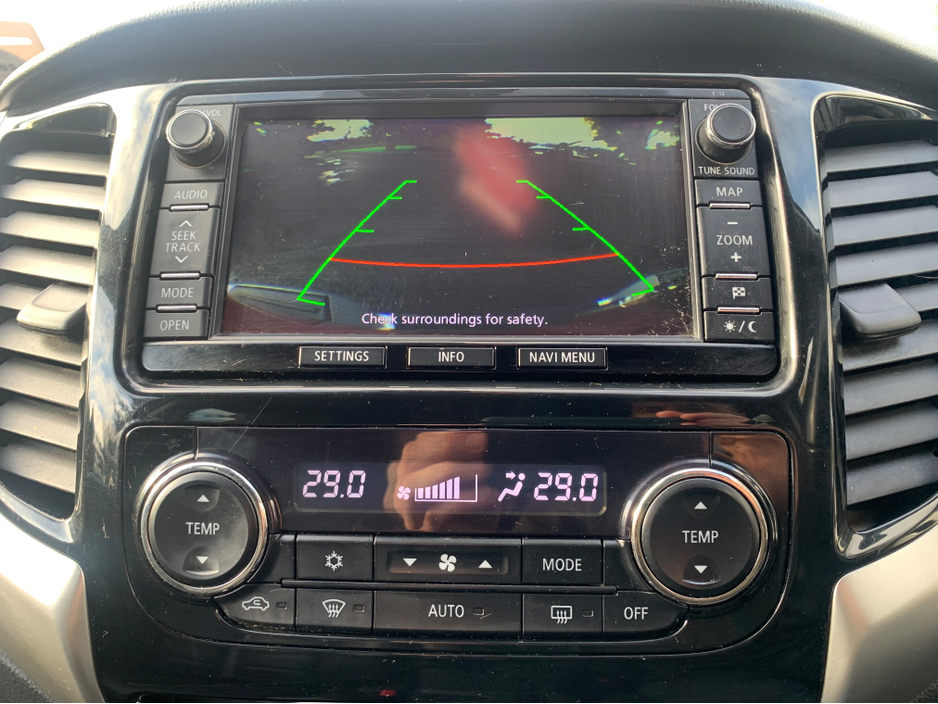 2015 Mitsubishi L200 DID BARBARIAN DCB 4DR 2.5 CR 4WORK €15,995