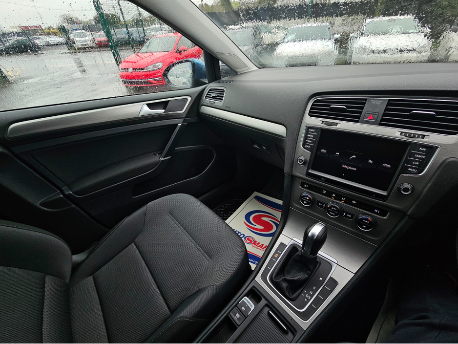 2014 Volkswagen Golf - image 17