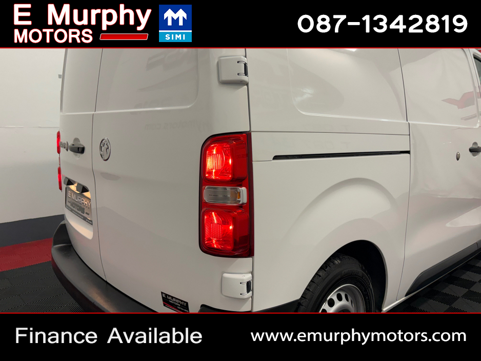 2020 Vauxhall Vivaro - image 25