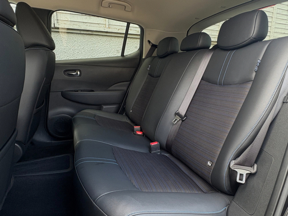 2022 Nissan Leaf - image 19