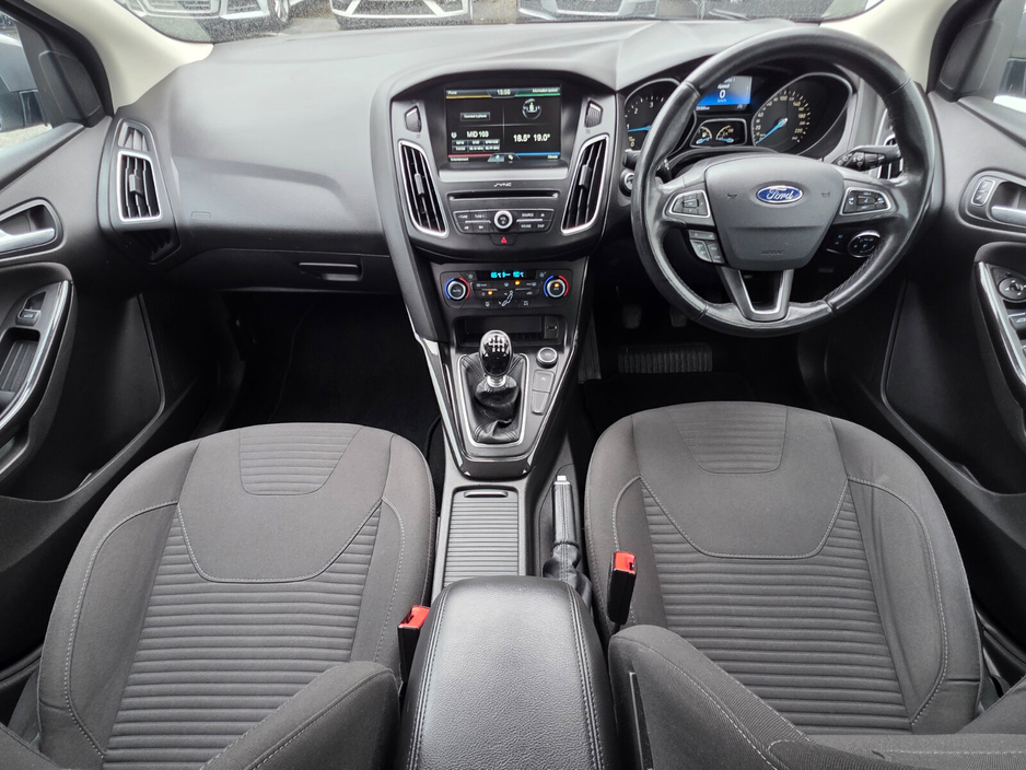 2016 Ford Focus - image 5