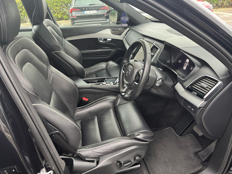 2023 Volvo XC90 - image 6