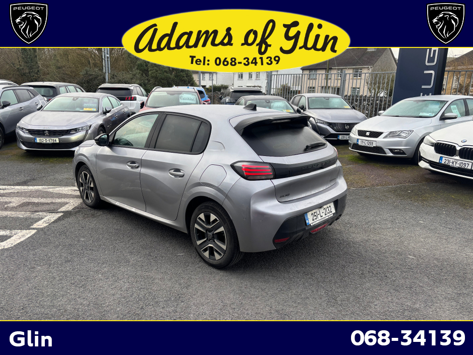 2025 Peugeot 208 - image 2