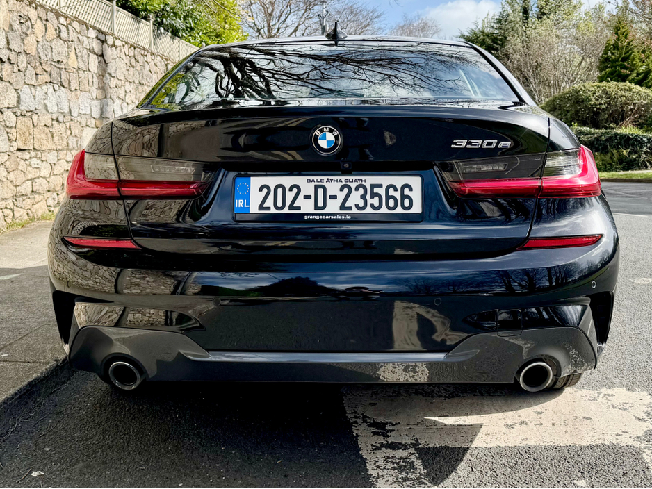 2020 BMW 3 Series - image 12