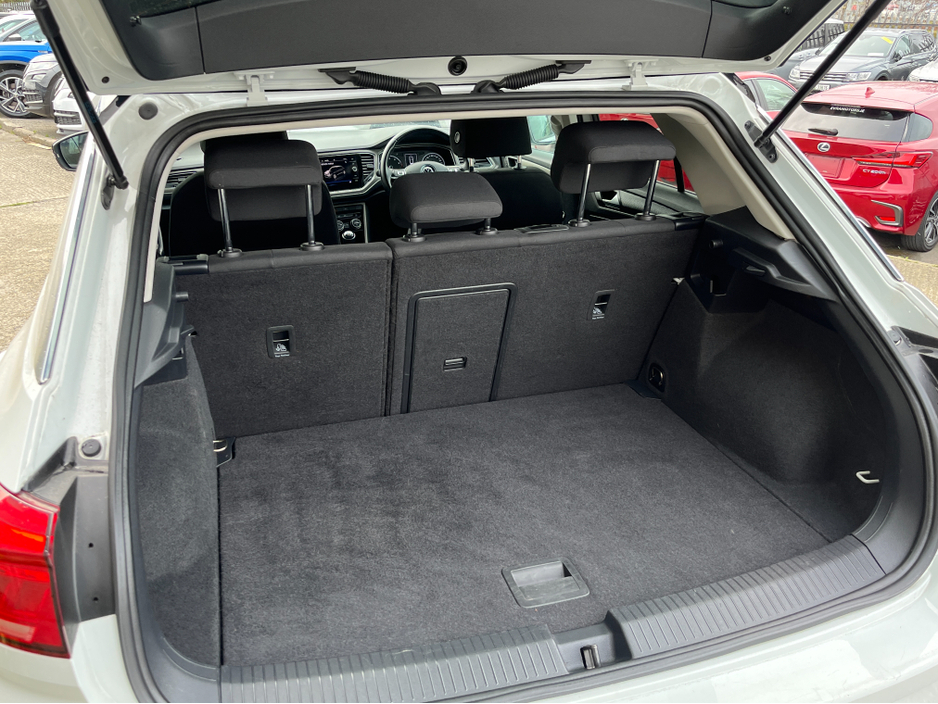 2021 Volkswagen T-Roc - image 8