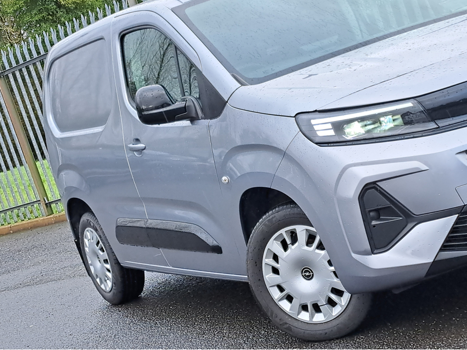 2025 Opel Combo SPORTIVE L1H1 1.5TD 100BHP **REVERSING CAMERA** €19,919