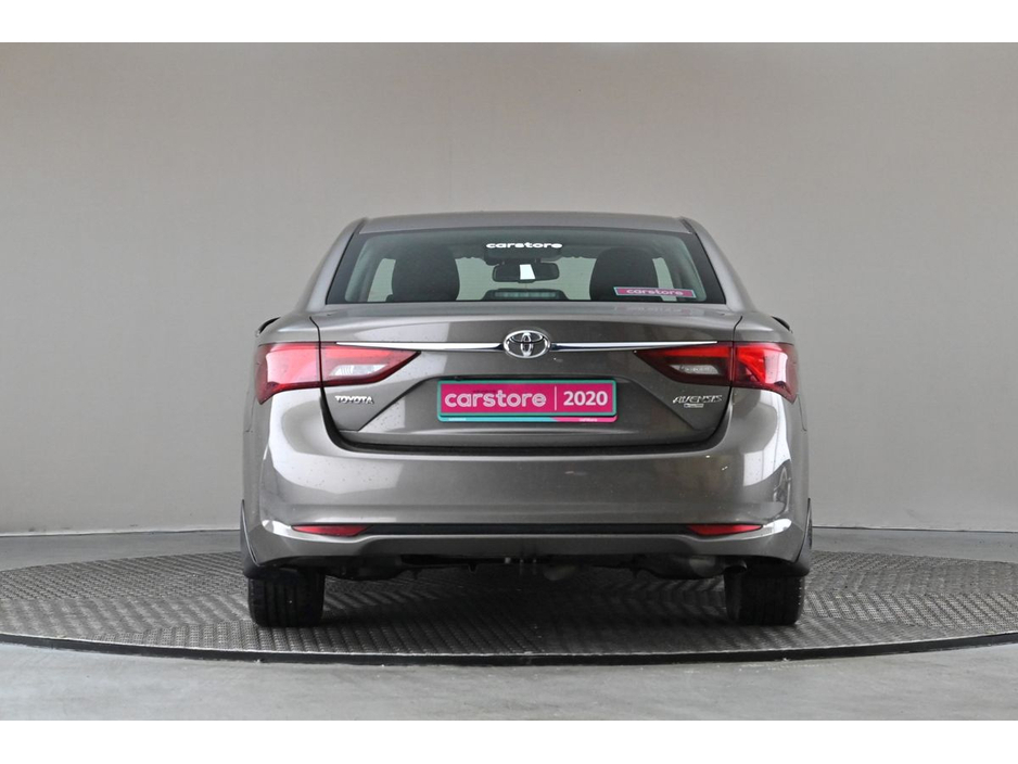 2017 Toyota Avensis - image 8