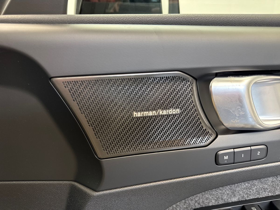 2026 Volvo EX40 - image 21