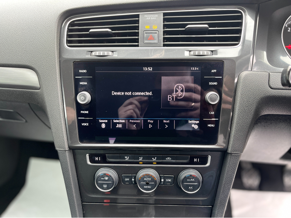 2018 Volkswagen Golf - image 12