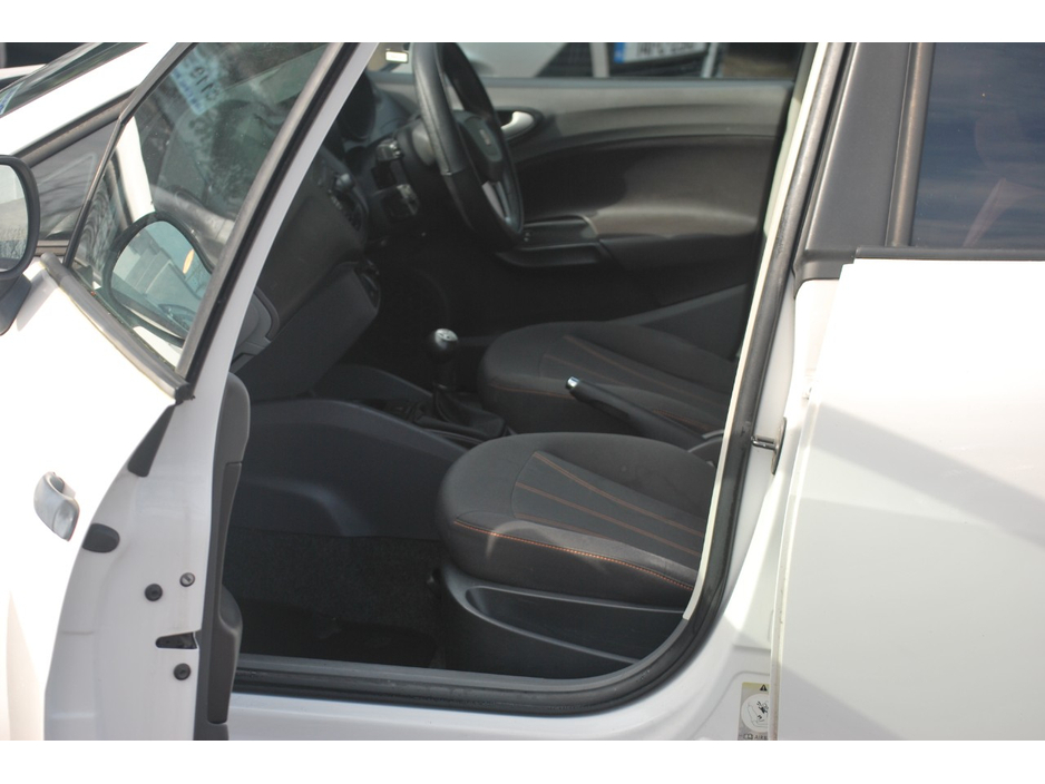 2011 SEAT Ibiza - image 7