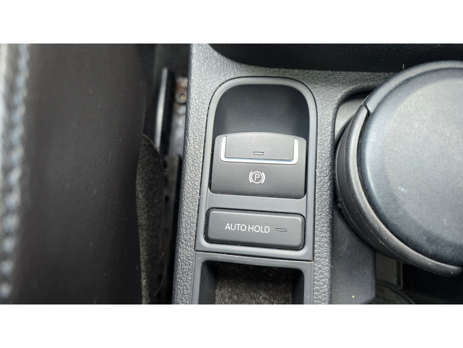 2016 Volkswagen Tiguan - image 25