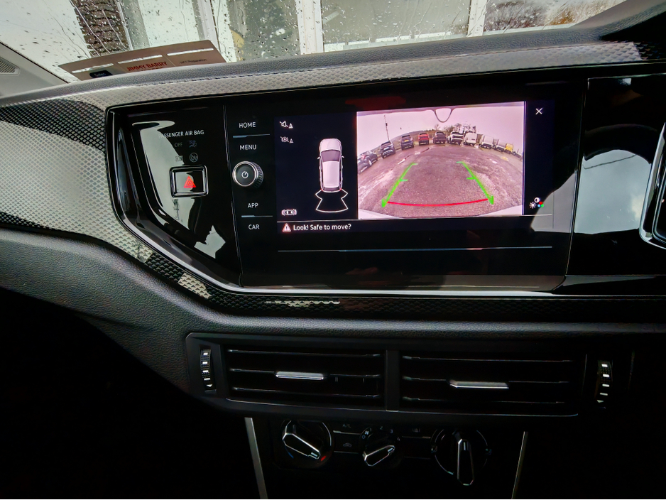 2025 Volkswagen Polo - image 2