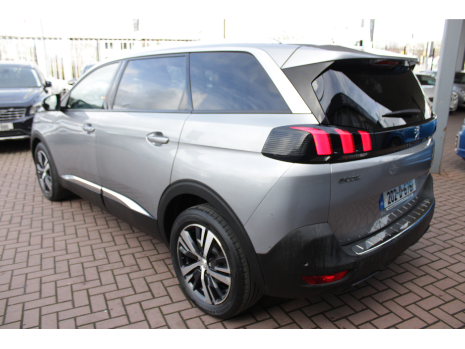 2020 Peugeot 5008 - image 6
