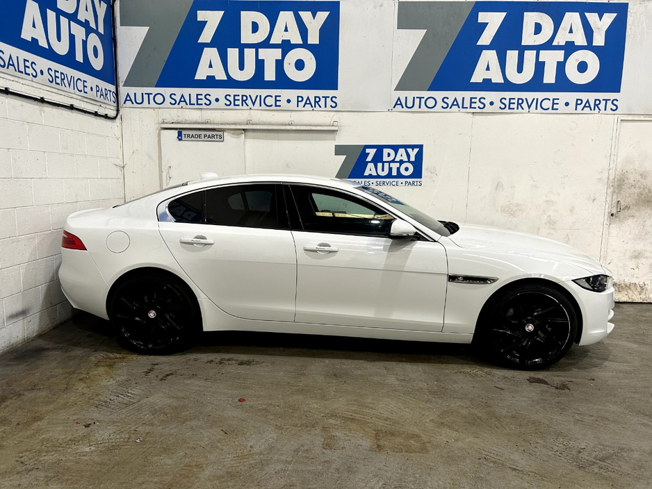 2018 Jaguar XE - image 3