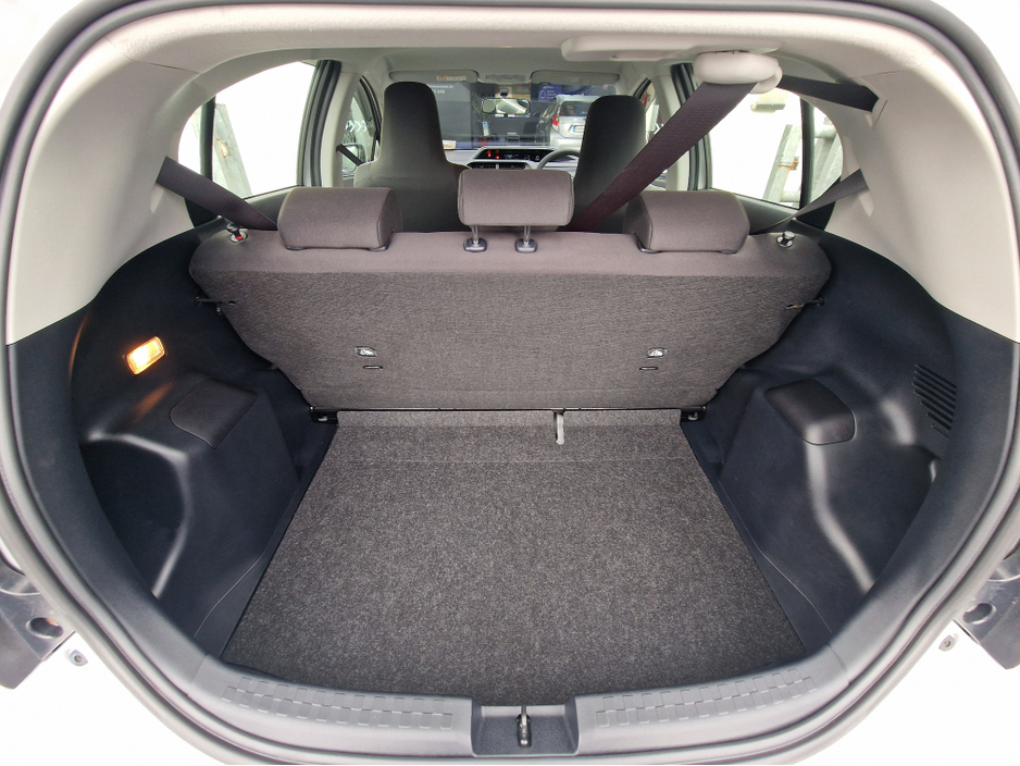 2017 Toyota Aqua - image 31