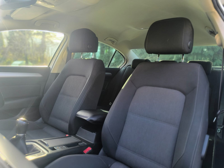 2018 Volkswagen Passat - image 17