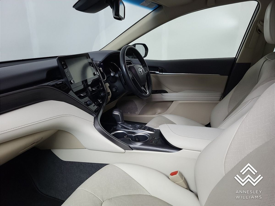 2023 Toyota Camry - image 13