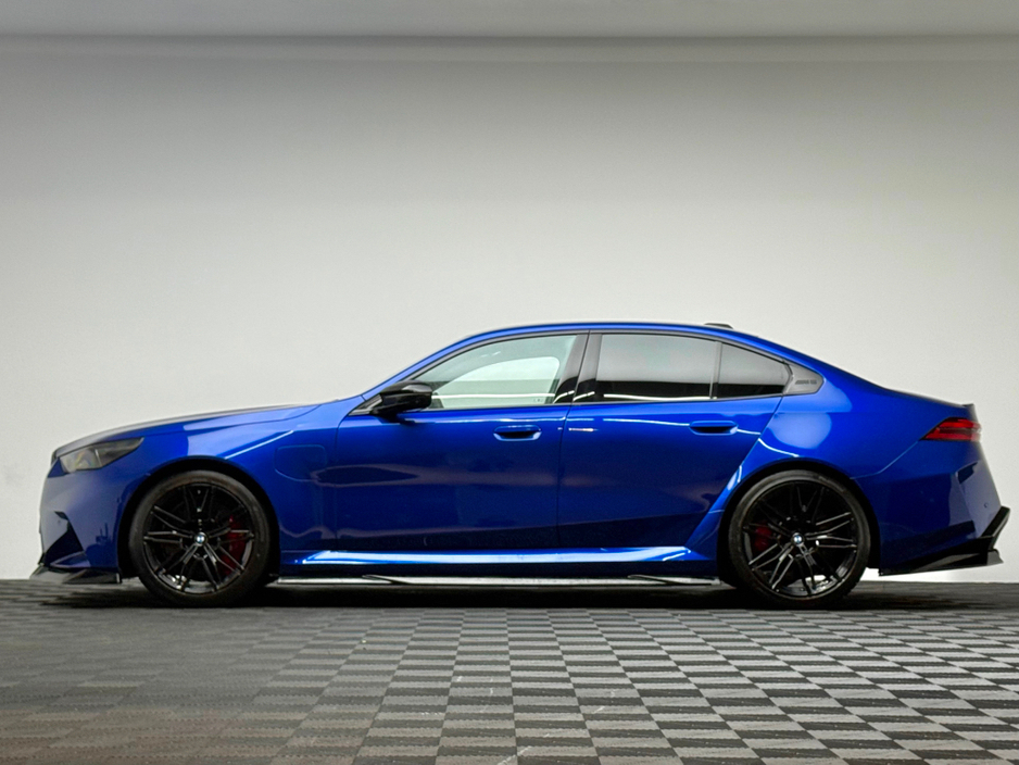 2025 BMW M5 - image 4