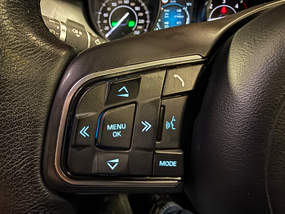 2020 Jaguar E-Pace - image 19