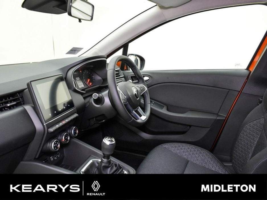 2021 Renault Clio - image 5