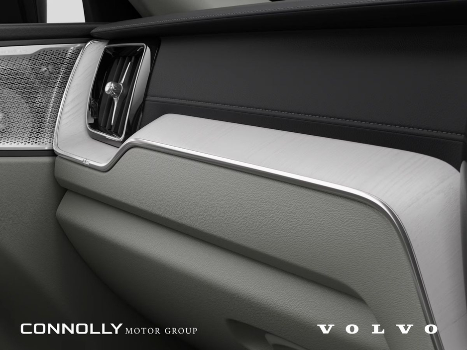 2026 Volvo XC60 - image 5