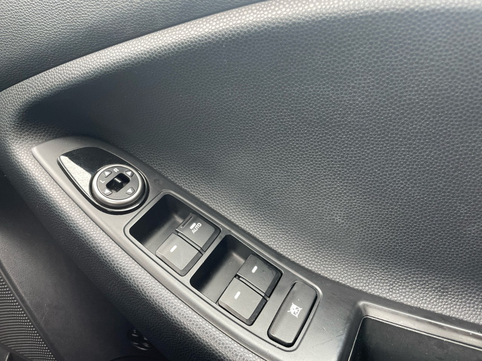 2017 Hyundai i20 - image 16