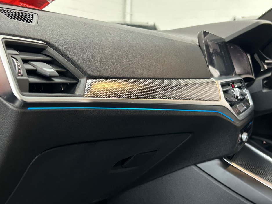 2021 BMW 3 Series - image 18