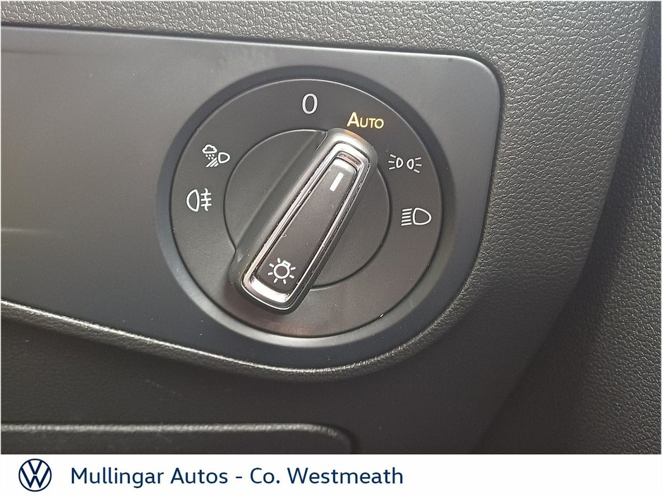 2021 Volkswagen Tiguan - image 9