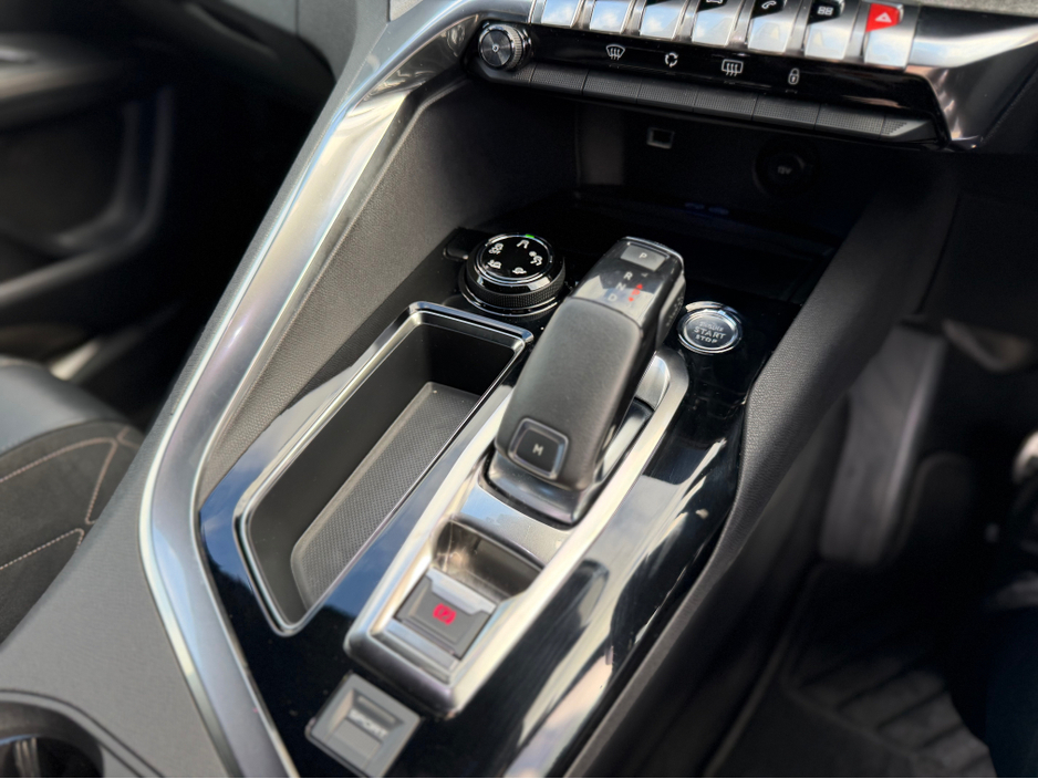 2020 Peugeot 3008 - image 28