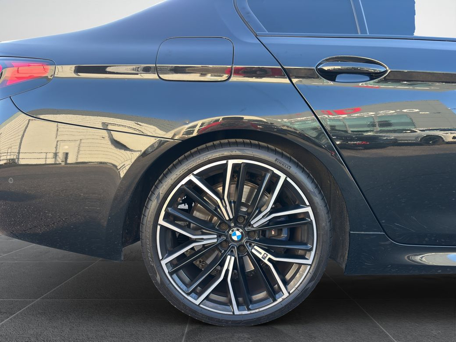 2022 BMW 5 Series - image 9