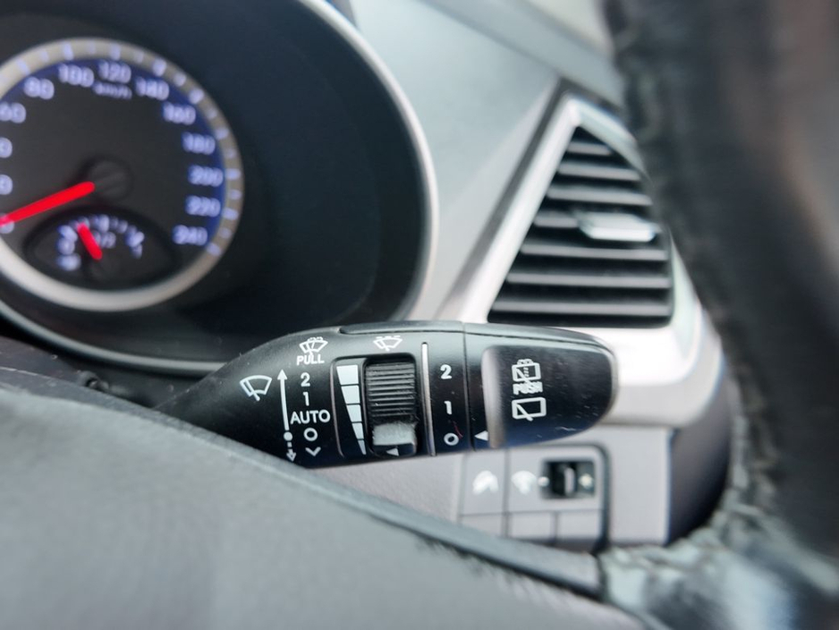 2016 Hyundai Santa Fe - image 15