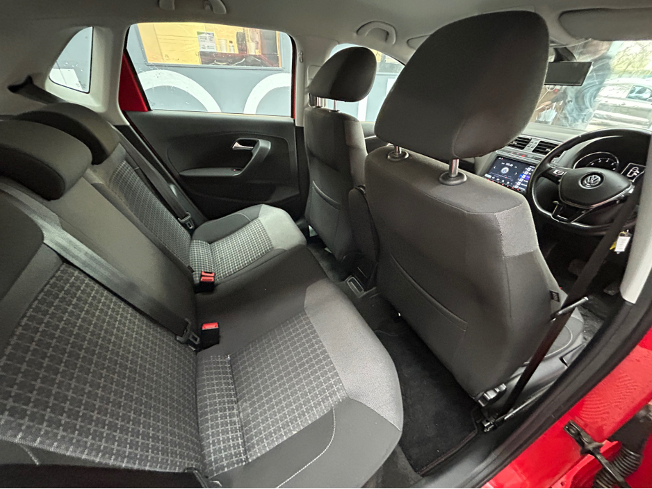 2017 Volkswagen Polo - image 5