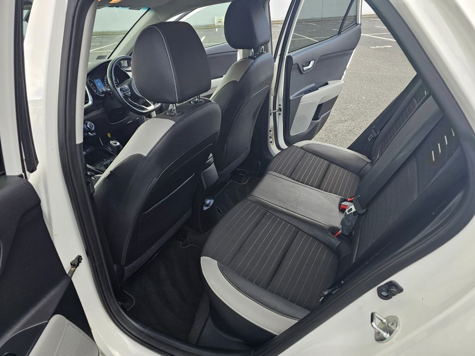 2018 Kia Stonic - image 21