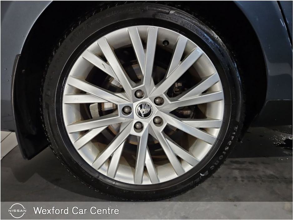 2021 Skoda Superb - image 7
