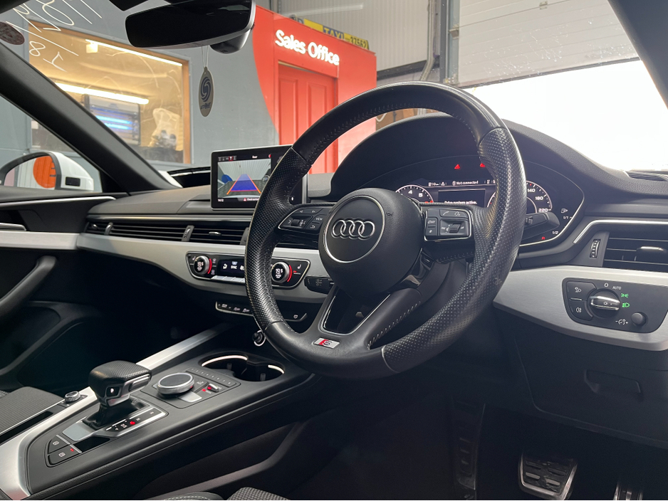 2018 Audi A4 - image 11