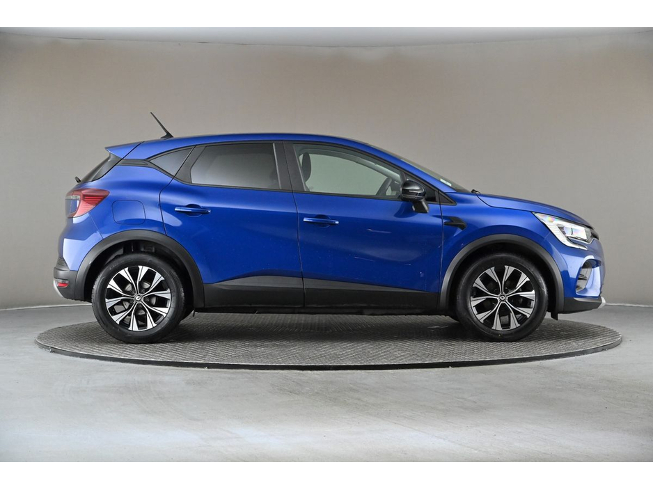 2023 Renault Captur - image 11