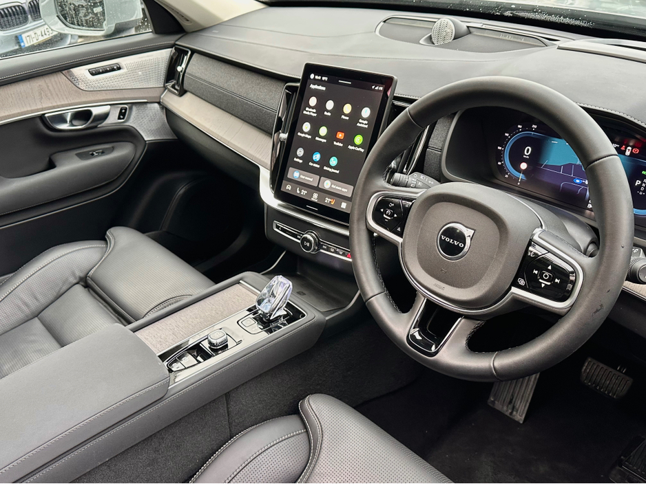 2025 Volvo XC90 - image 6