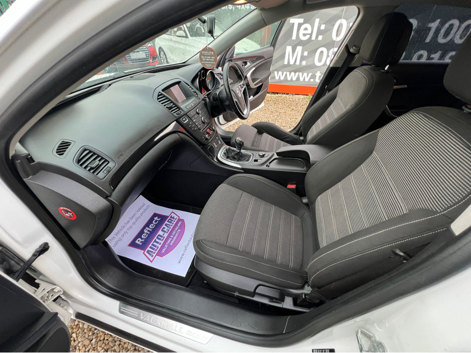 2012 Opel Insignia - image 13