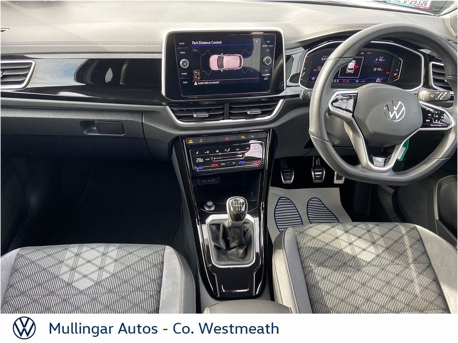 2023 Volkswagen T-Roc - image 2