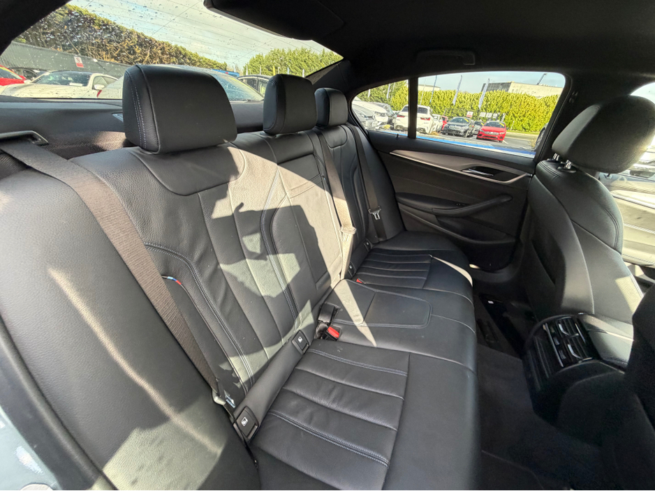 2018 BMW 5 Series - image 31