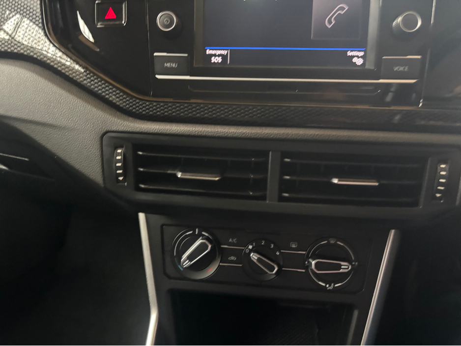 2022 Volkswagen Polo - image 9