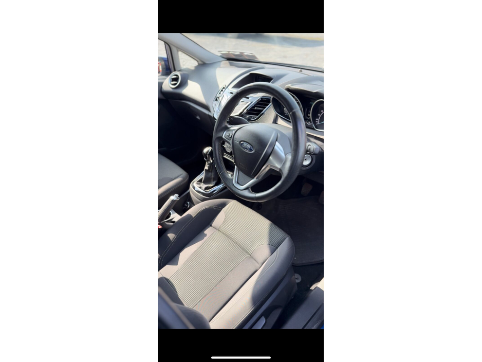 2017 Ford Fiesta - image 9