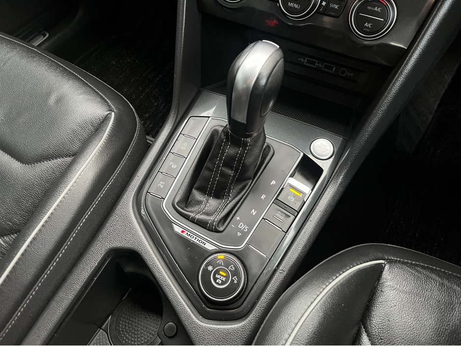 2020 Volkswagen Tiguan R-LINE 4MOTION AUTOMATIC 2.0 DIESEL //MASSIVE SPEC//DYNAUDIO SOUND SYSTEM//FULL LEATHER HEATED SEATS//360 PARKING CAMERAS//HEAD UP DISPLAY// €35,950