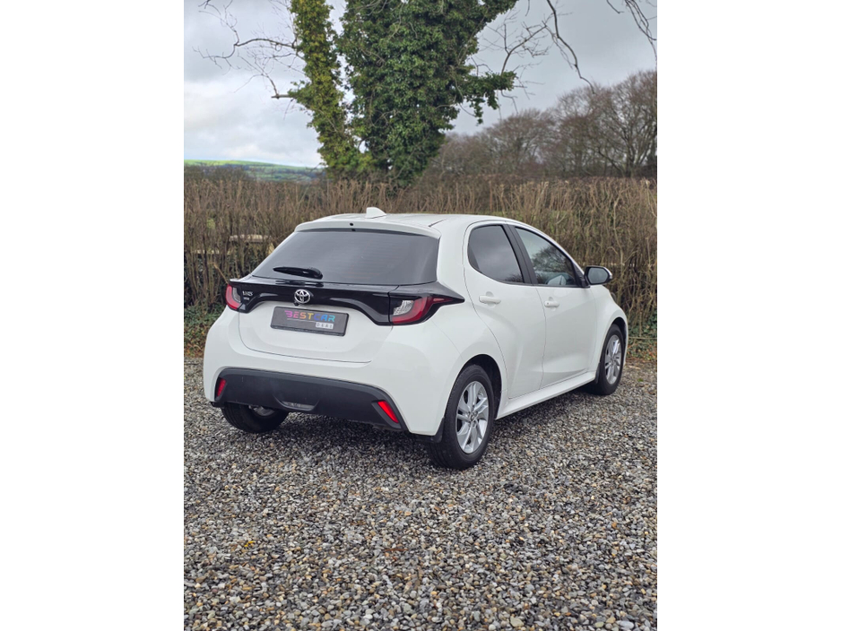 2022 Toyota Yaris - image 7