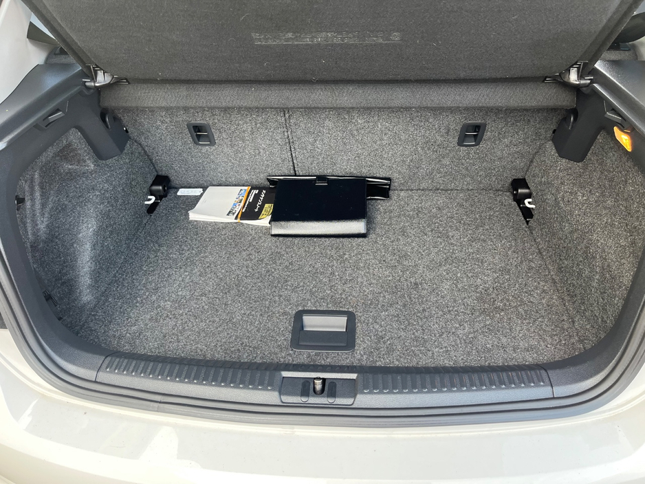 2014 Volkswagen Polo - image 9