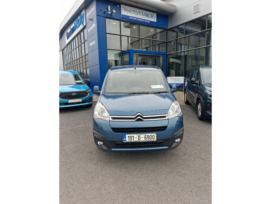 2019 Citroen Berlingo Multispace - image 2