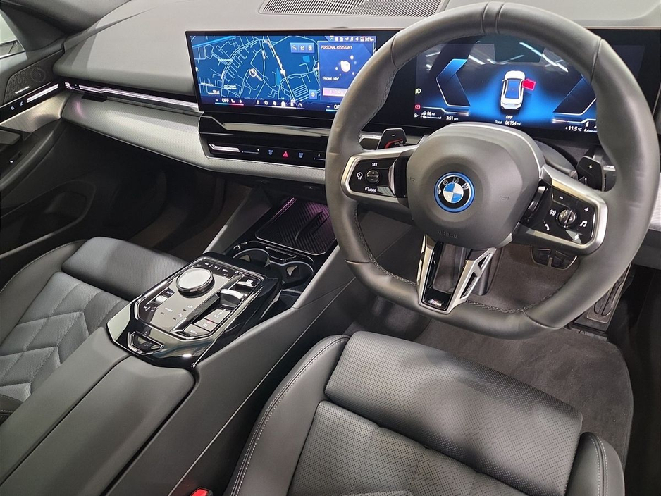 2024 BMW 5 Series - image 6