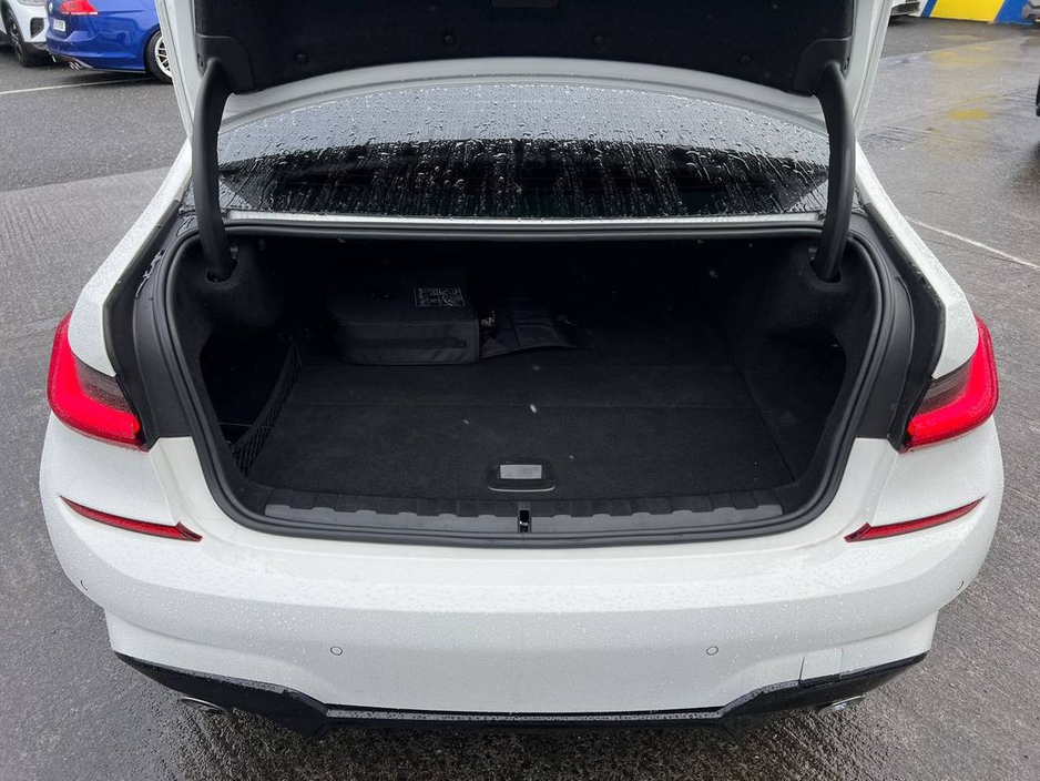 2021 BMW 3 Series - image 13