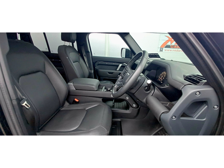 2024 Land Rover Defender - image 5