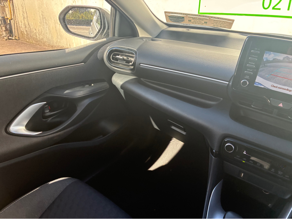 2023 Toyota Yaris - image 14